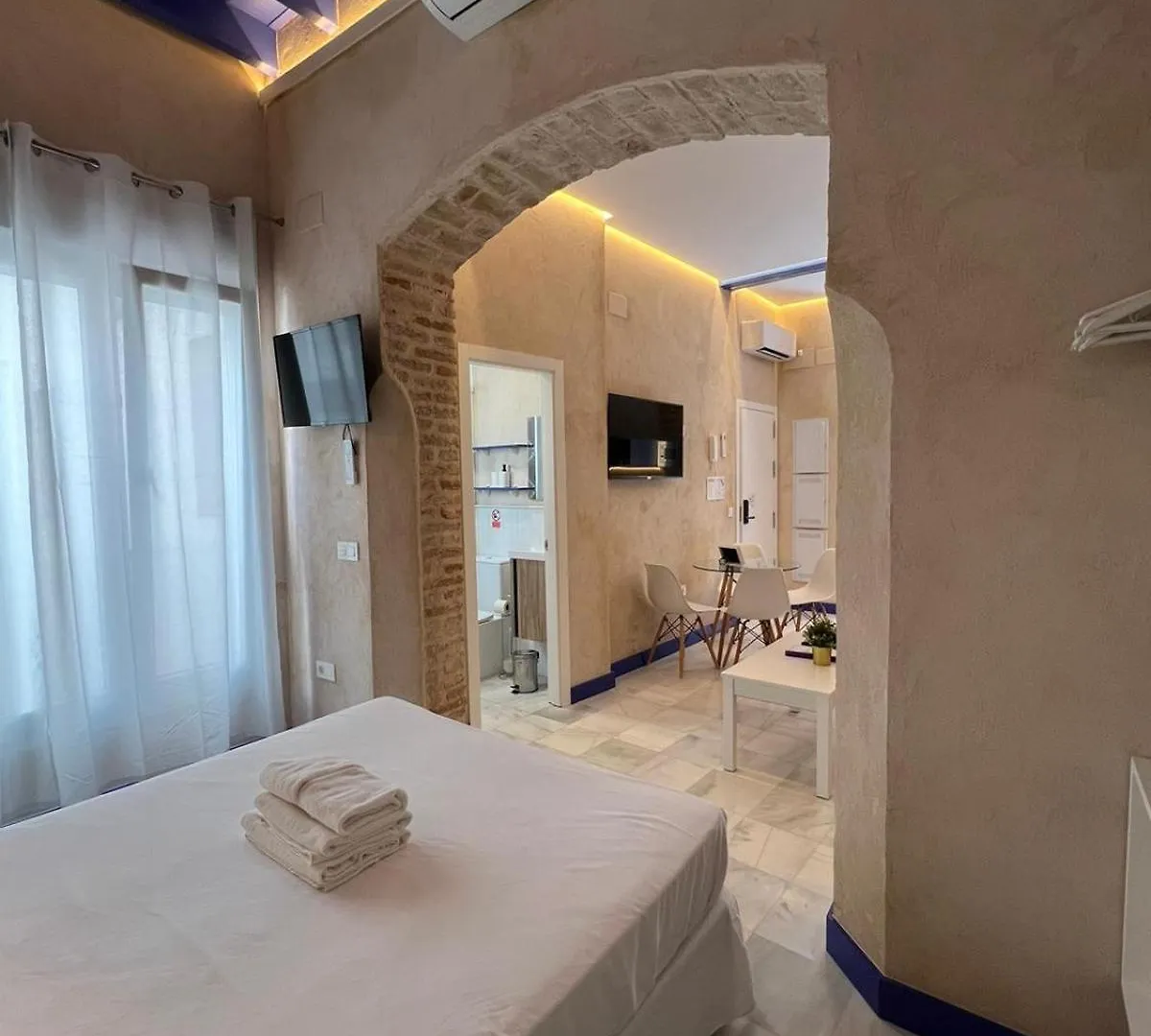 Philippe'S Home Triana Seville 0*,  Spain